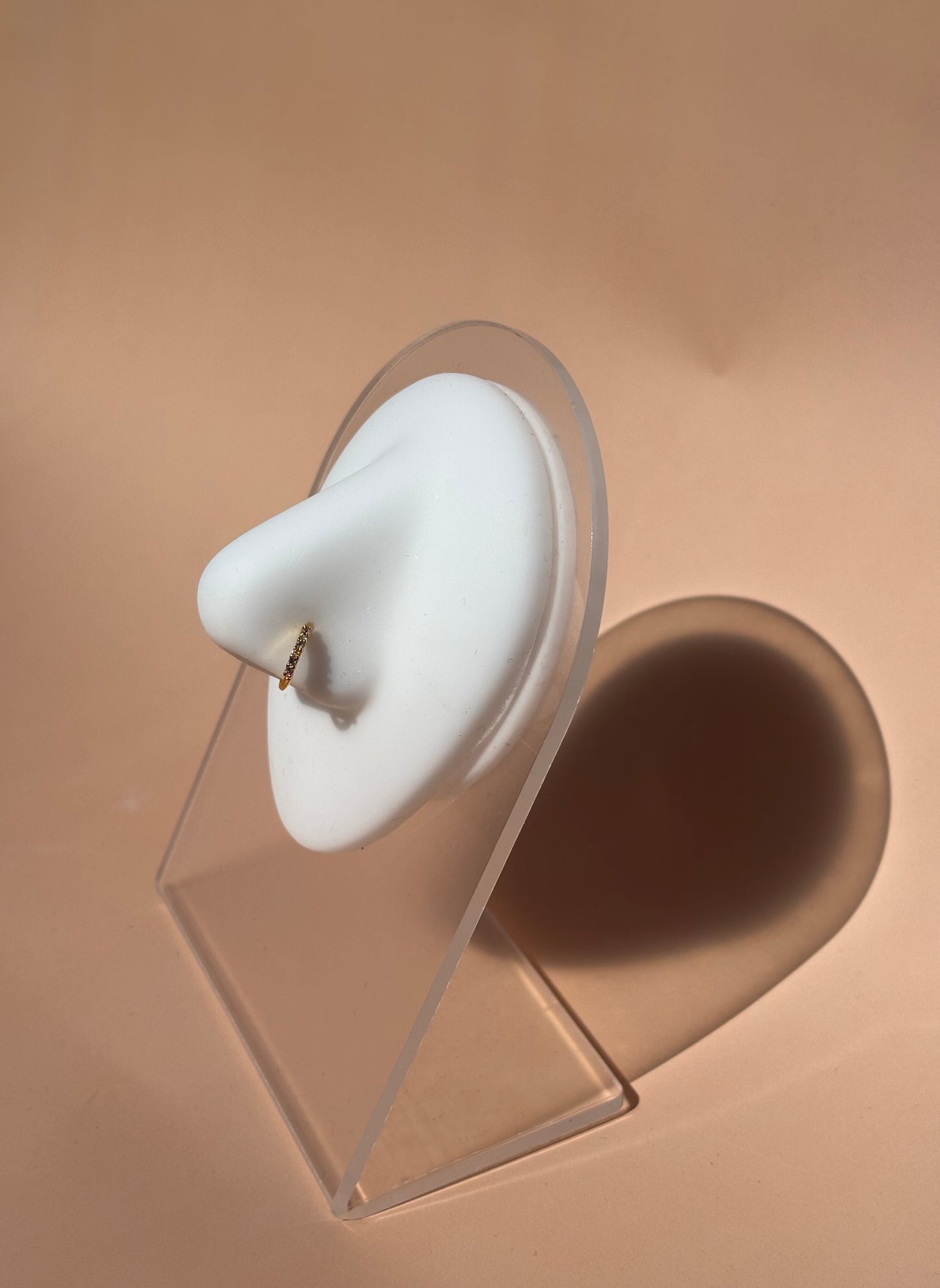 Piercing anneau à strass doré