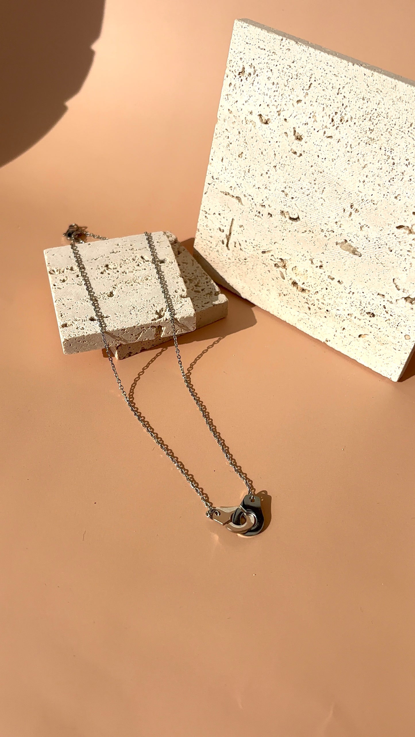 Collier Menotte