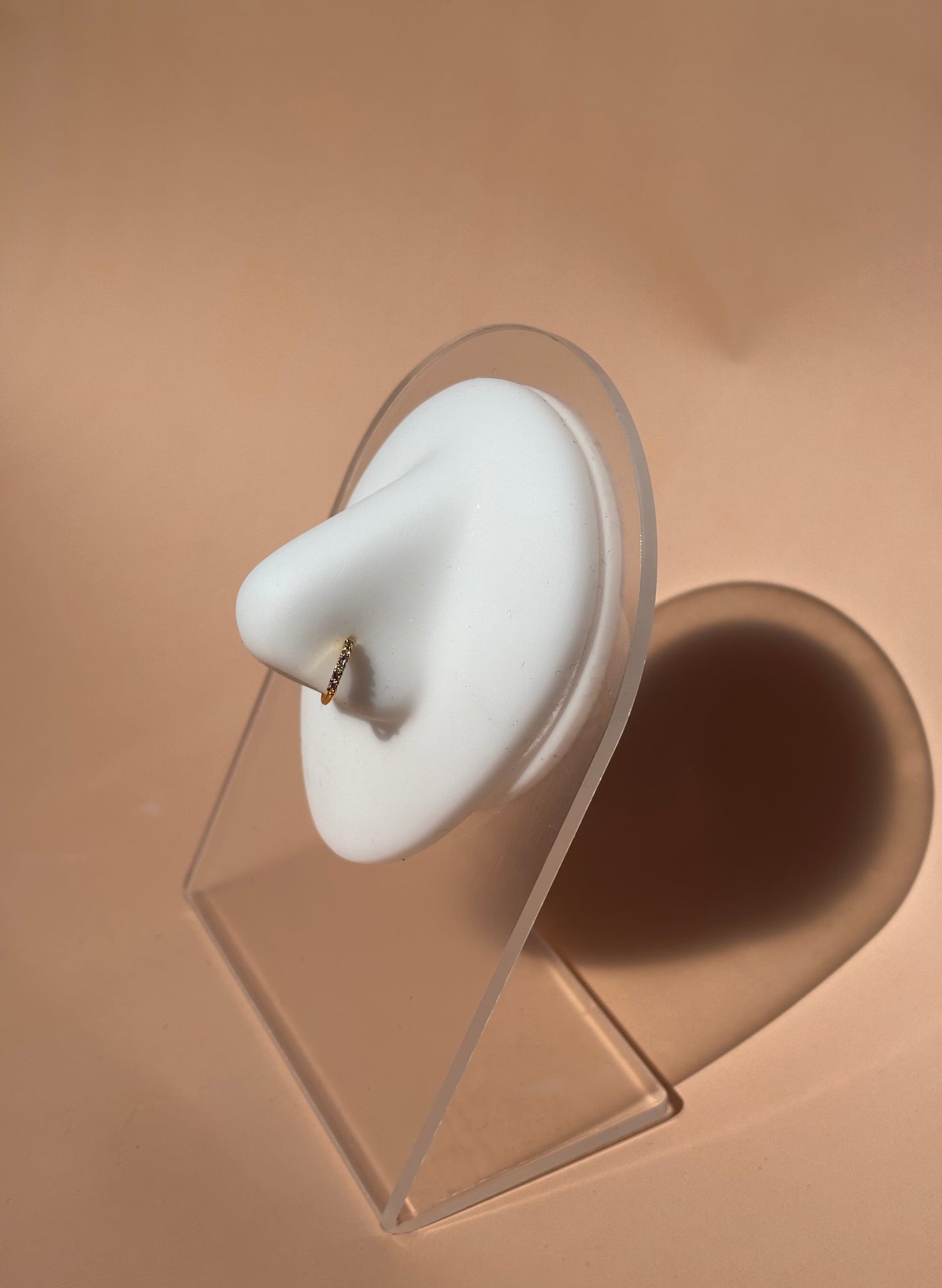 Piercing anneau à strass doré