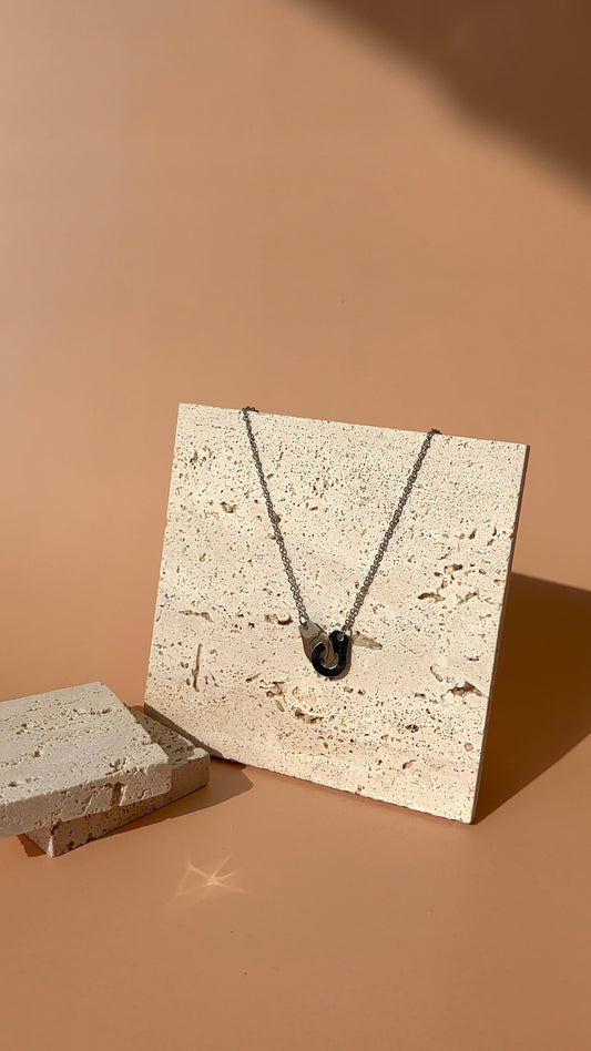 Collier Menotte